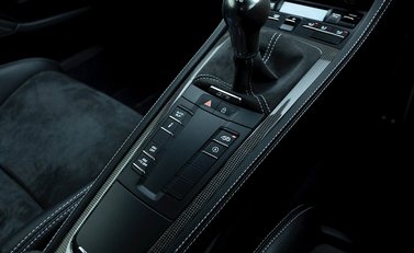 Porsche 718 Cayman GT4 18