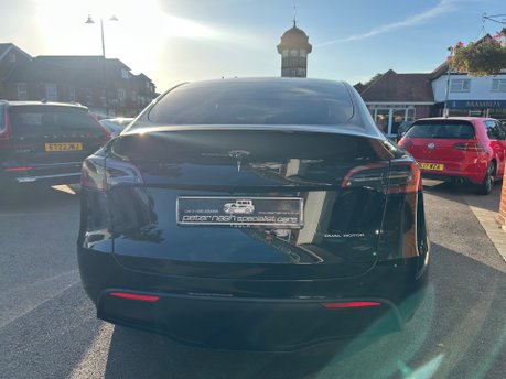Tesla Model Y LONG RANGE AWD 5