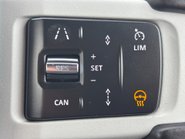 Land Rover Defender 90 D300 Hard Top X-Dynamic HSE 32