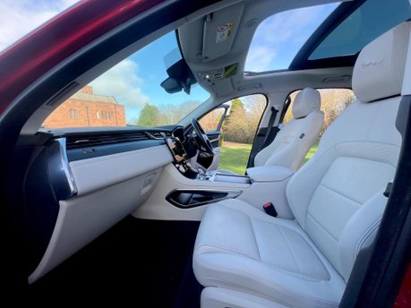 Jaguar F-Pace R-DYNAMIC BLACK 18