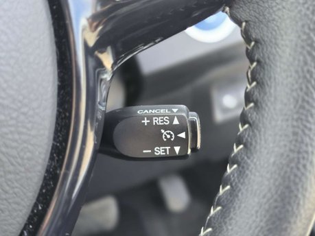 Toyota Yaris 1.5 VVT-h Icon Tech Hatchback 5dr Petrol Hybrid E-CVT Euro 6 (s/s) (100 ps) 24