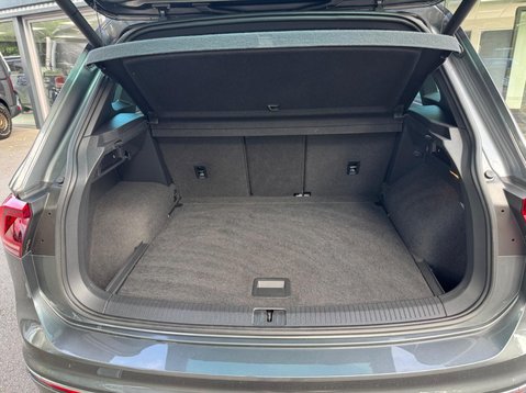 Volkswagen Tiguan R-LINE TECH TSI 4MOTION DSG 39