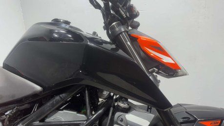 KTM Duke 2017 19K SPARES OR REPAIR PROJECT NAKED SUPERMOTO BIKE 125CC 28