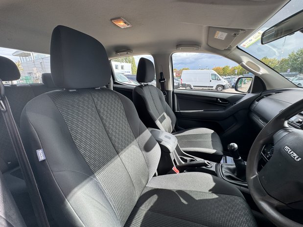 Isuzu D-Max Utility | 1.9 LT | Double Cab | Tow Bar | Air Con | EURO 6 | NO VAT 17