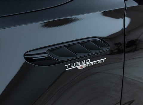 Mercedes-Benz C63 S AMG E Performance Estate Night Edition 34