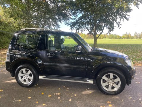 Mitsubishi Shogun 3.2 DI-DC Equippe Auto 4WD Euro 5 3dr SWB 7