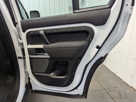 Land Rover Defender 2.0 Defender SE D Auto 4WD 5dr 64