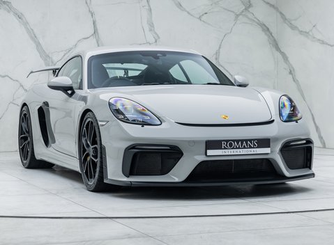 Porsche Cayman GT4 718 9