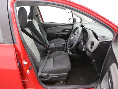 Toyota Yaris 1.5 VVT-i Icon Tech Euro 6 5dr 21