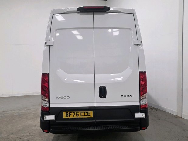 Iveco Daily Daily 35C14 Diesel 2.3 High Roof Business Van 4100L WB Hi-Matic 27