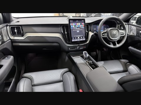 Volvo XC60 B5 ULTRA BLACK EDITION AWD 3