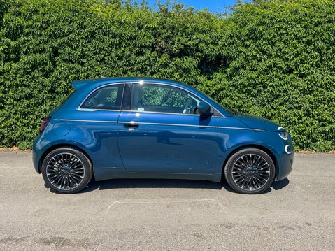 Fiat 500e 42kWh La Prima Hatchback 3dr Electric Auto (118 ps) 35