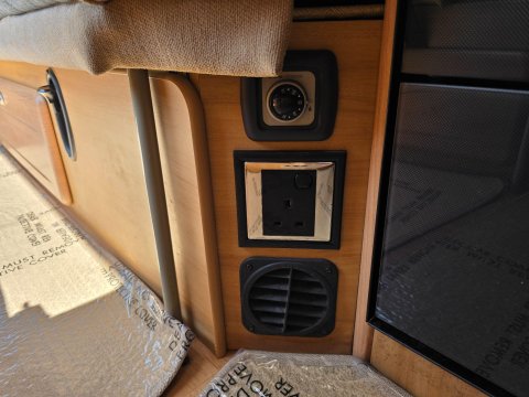 Auto-Sleepers Orian Pavo 41