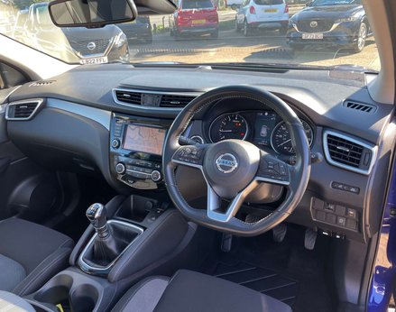 Nissan Qashqai 1.3 Qashqai N-Connecta DiG-T 5dr 17