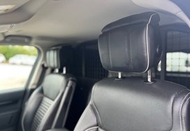 Land Rover Discovery 3.0 D300 MHEV HSE Auto 4WD COMMERCIAL 26