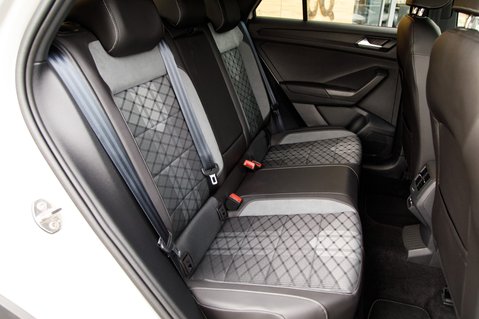 Volkswagen T-Roc R-LINE TSI 34