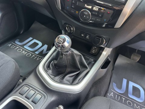 Nissan Navara 2.3 Navara N-Connecta dCi 4WD 5dr 26