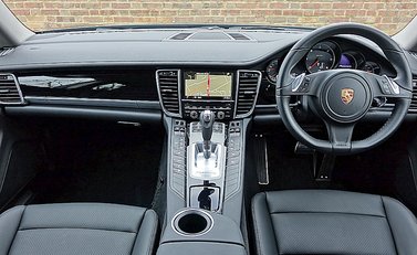 Porsche Panamera Diesel 7