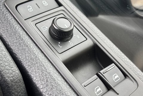 Volkswagen Transporter T32 204 ps Tdi Highline 4Motion DSG Panel Van - Factory Diff Lock 38