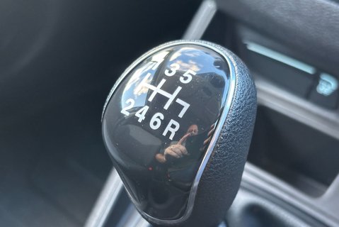 Ford Transit Courier Base Ecoboost 100 ps with Air Con / Rear Sensors 37