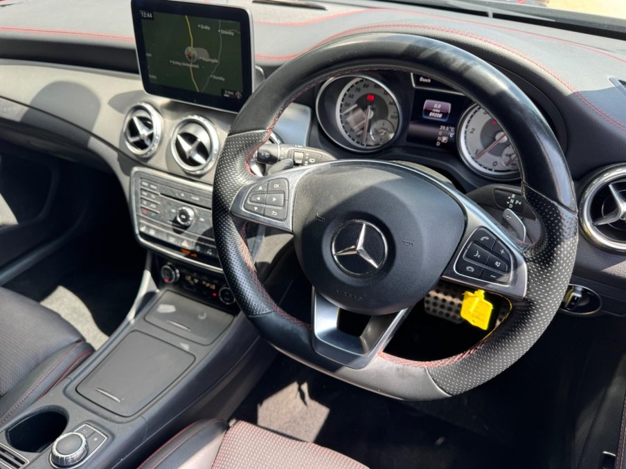 2017 Mercedes-Benz GLA — image 2