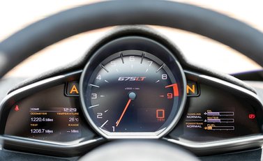 McLaren 675LT Spider 15