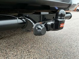 Toyota Hilux 2.8 HI-Luxury Invincible X D-4D 4WD Double Cab Auto 4WD 5dr 66