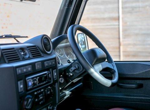 Land Rover Defender 90 TD XS Station Wagon 15