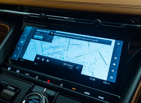 Aston Martin DB12 V8 19