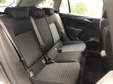 Vauxhall Astra 1.6 CDTi Tech Line Sports Tourer Euro 6 (s/s) 5dr 25