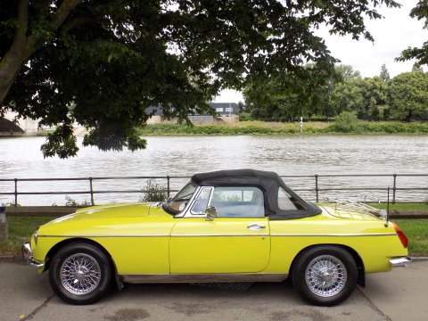 MG B ROADSTER 12