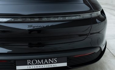 Porsche Taycan 4S 27