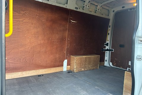 Volkswagen Crafter CR35 140 ps Tdi L2 H2 Trendline Panel Van - No VAT 9