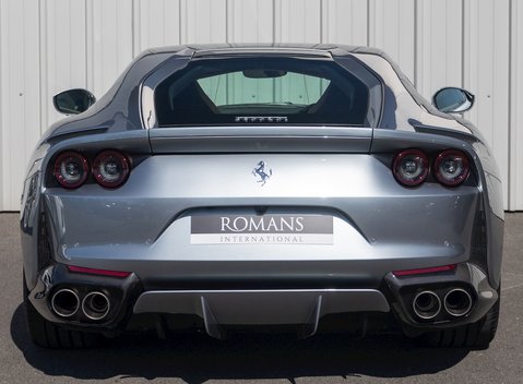 Ferrari 812 Superfast 5