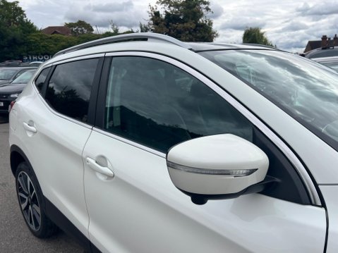 Nissan Qashqai 1.6 dCi Tekna XTRON 2WD Euro 5 (s/s) 5dr 14