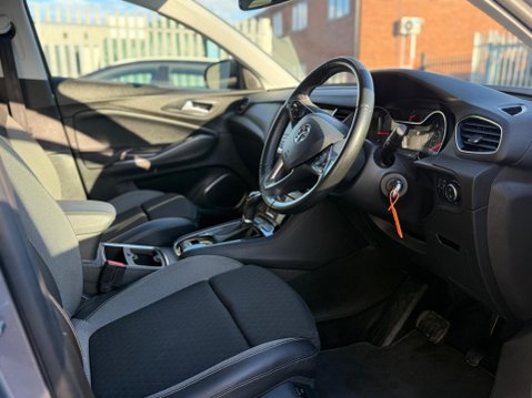 Vauxhall Grandland X 1.2 Turbo SRi Nav Auto Euro 6 (s/s) 5dr 11