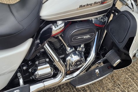 Harley-Davidson Road Glide CVO TRI GLIDE 20