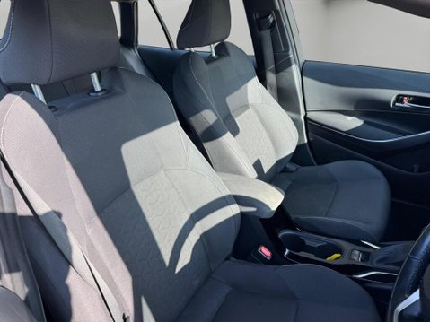 Toyota Corolla 1.8 VVT-h Icon Tech Touring Sports CVT Euro 6 (s/s) 5dr 9