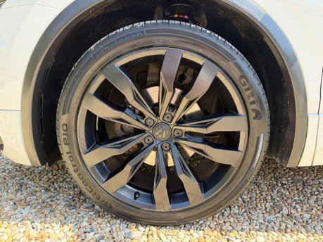 Volkswagen Tiguan 2.0 TDI R-Line 4Motion Euro 6 (s/s) 5dr 14