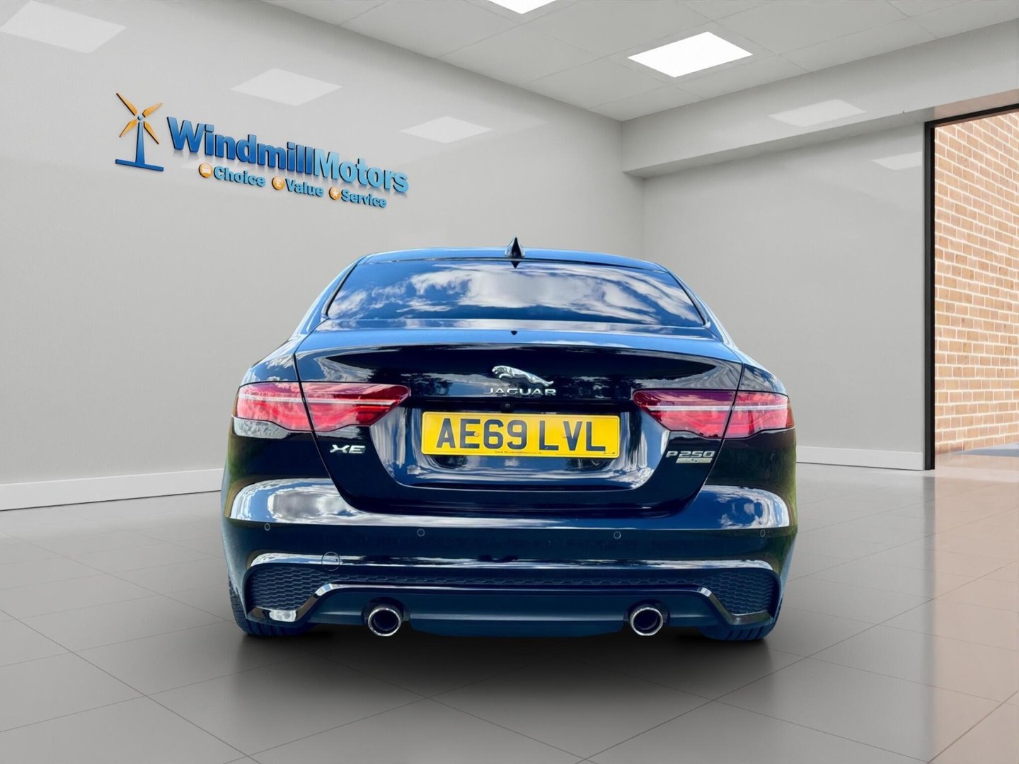 2019 Jaguar XE — image 6