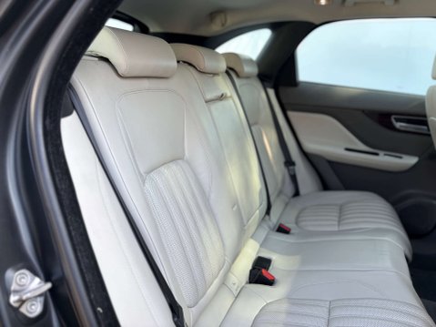 Jaguar F-Pace 2.0 F-PACE Portfolio AWD D Auto 4WD 5dr 27
