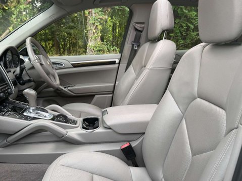 Porsche Cayenne 3.0 Cayenne V6 D Tiptronic 4WD 5dr 21