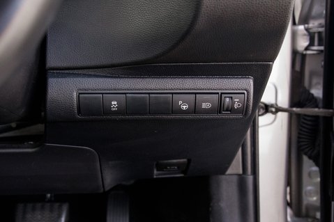 Toyota Corolla ICON TECH 16