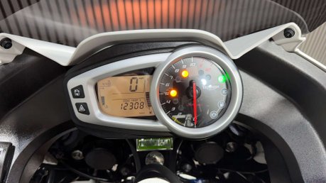 Triumph Tiger 2014 ONLY 12K ADVENTURE BIKE PANNIERS LONG MOT 1050CC 37