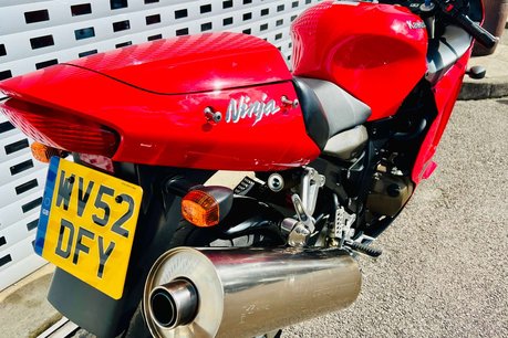 Kawasaki ZX ZX12-R 11