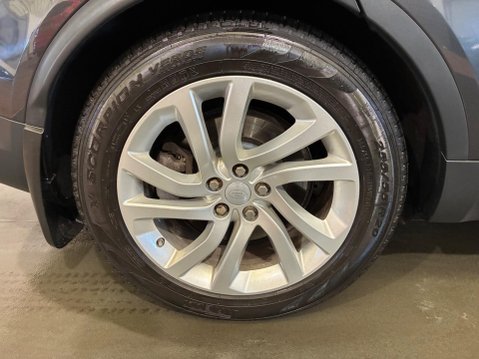 Land Rover Discovery 3.0 TD V6 HSE Auto 4WD Euro 6 (s/s) 5dr 42