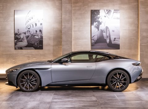 Aston Martin DB11 V12 2