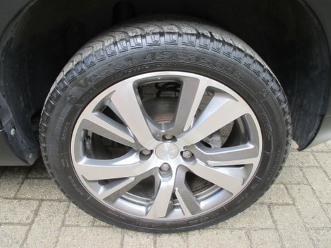 Peugeot 2008 1.2 PureTech Allure Premium Euro 6 (s/s) 5dr 12