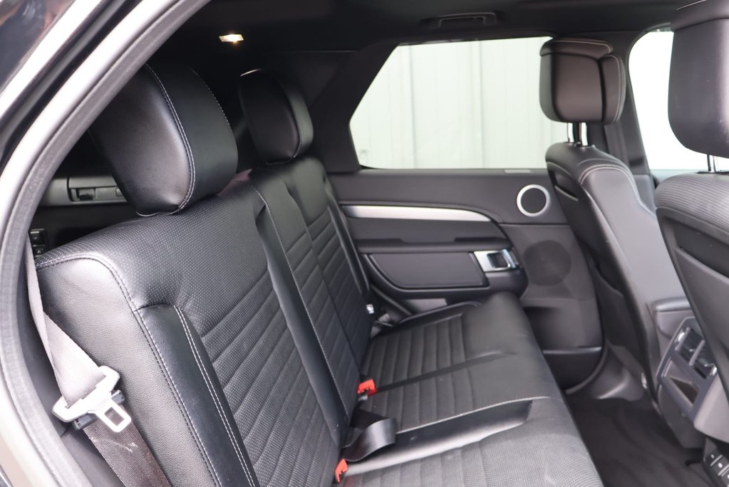 Land Rover Discovery 2023 R-DYNAMIC SE MHEV rear seat conversion deployable side steps  22