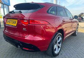 Jaguar F-Pace 3.0 V6 D300S AWD AUTO 9